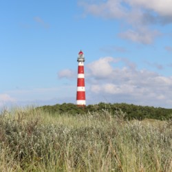 Leuchtturm und Strand auf Ameland für Rollstuhlfahrer und Behinderte