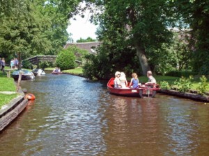 Kanalfahrten im handicapgerechten niederländischen Gruppenhaus SuyderZee.