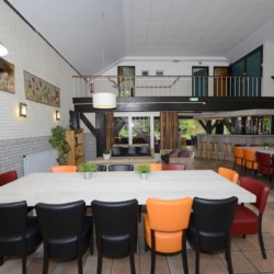 Der Speisesaal im barrierefreien Gruppenheim Benelux in den Niederlanden.