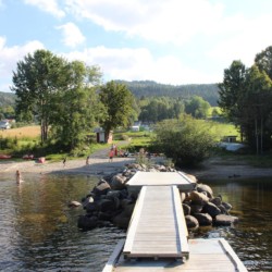 Badesteg am norwegischen Freizeitheim Gulsrud Leirsted direkt am See für Kinderfreizeiten