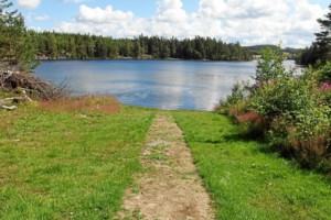 Der hauseigener See im norwegischen Freizeitheim Degernes Misjonsgård am See.