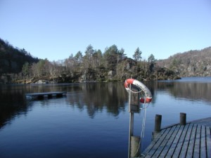 Der See am Haus Fjelltun Leirsted in Norwegen.