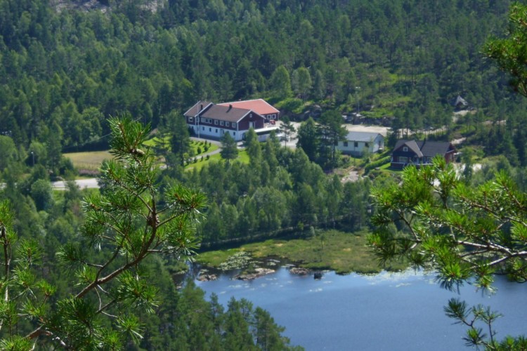 Das Gruppenhaus Kvinatun in Norwegen von oben.