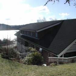 norwegisches Gruppenhaus am See Ognatun Ungdomssenter