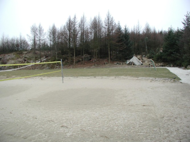 Volleyballplatz am norwegischen Freizeitheim Ognatun Ungdomssenter