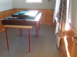 Billardtisch im norwegischen Gruppenhaus Solsetra Misjonssenter