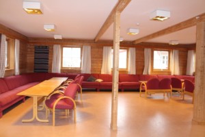 Der Gruppenraum im norwegischen Freizeitheim Undeland.
