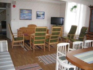 Der Gemeinschaftsraum im schwedischen Freizeithaus Berga Gård.