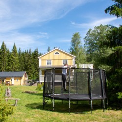 Außengelände am Freizeitheim Brittebo in Schweden für Kinder und Jugendliche am See