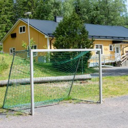 Fußballplatz am Freizeitheim Brittebo in Schweden für Kinder und Jugendliche am See