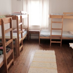 Ein Zimmer im Gruppenhaus Broddetorp in Schweden.