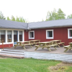 Die Terrasse im schwedischen Gruppenhaus Gläntan.
