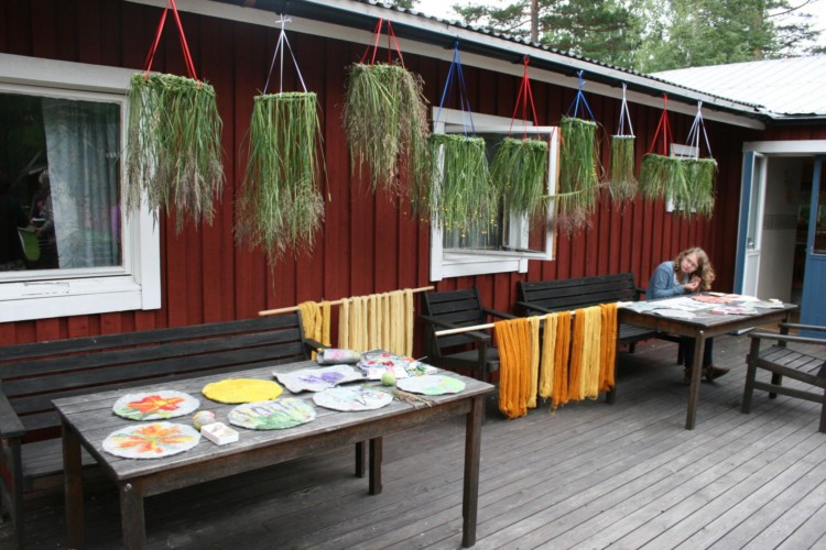 Die Terrasse in schwedischen Gruppenhaus Gläntan.