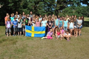 Außengelände vom schwedischen Gruppenhaus Gustavs Sommargard am Meer für Kinderfreizeiten