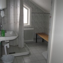 Sanitäre Anlagen im Freizeithaus Idrottsgården i Flen in Schweden.