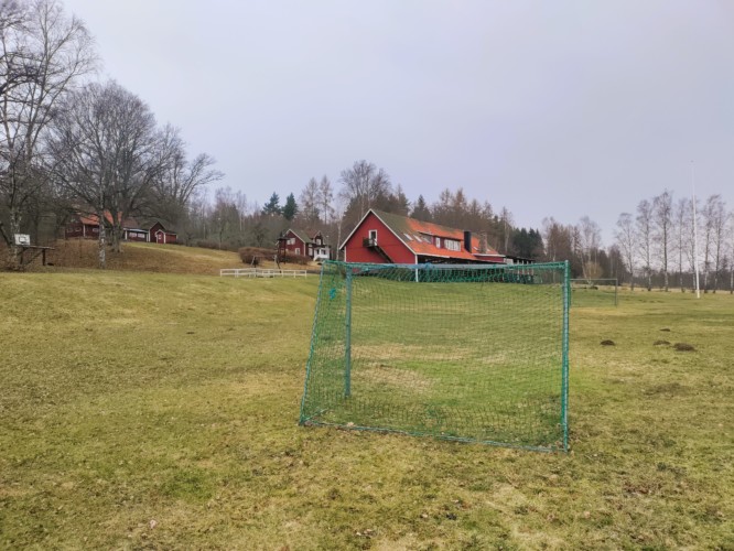 Schwedisches Freizeitheim Munkaskog mit großem Außengelände für aktive Jugendgruppen.