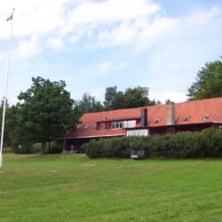 Das Gruppenhaus Munkaskog in Schweden von außen.