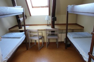 Ein Zimmer im Gruppenhaus Munkaskog in Schweden.