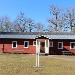 Schlafhütten für Jugendfreizeiten im schwedischen Freizeitheim direkt am See Östgötagården
