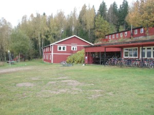 Das Freizeitheim Ralingsåsgården in Schweden von außen.