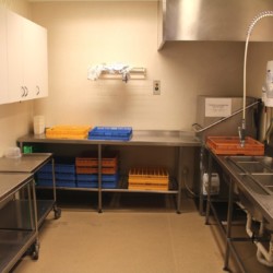Der Küchenbereich im schwedischen Freizeitheim Ralingsåsgården.
