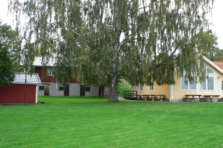 Außengelände vom schwedischen Freizeitheim Rörviksgården für Jugendfreizeiten