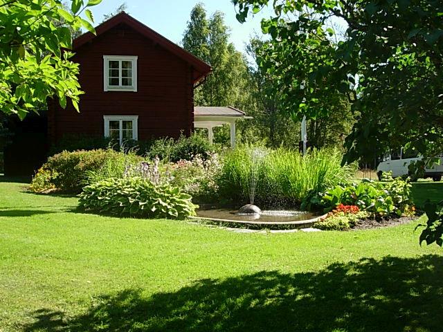 Garten vom schwedischen Gruppenhaus Skoglundsgarden für Jugendfreizeiten