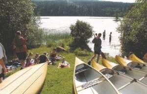 Kanus am See vom schwedischen Ferienhof Skoglundsgarden für Jugendfreizeiten