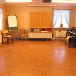 Gruppenraum im schwedischen Freizeitheim Sörgården i Köping für Jugendfreizeiten