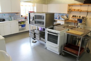 Die Küche im Freizeitheim Stenbräcka in Schweden.