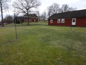 Außengelände vom schwedischen Freizeitheim Hamneda Fritidsgård für Kinderfreizeiten