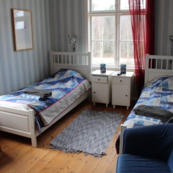 Doppelzimmer im schwedischen Gruppenhaus am See Vägsjöförs Herrgård