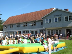 Das Sprungkissen des Jugendhauses Skogstad in Norwegen.