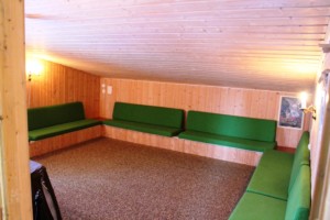 Ein Gruppenraum des Freizeithauses Skogstad in Norwegen.