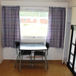 4-Bett-Zimmer im norwegischen Freizeitheim Vatnar Leirsted für Jugendfreizeiten
