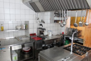 Die Küche im österreichischen Gruppenhaus Waldhof.