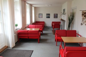 Ein Gruppenraum im dänischen Freizeithaus für Gruppen Hulemosegård.