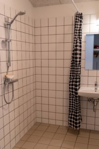 barrierefreies Sanitär im dänischen Gruppenhaus Rolandhytten