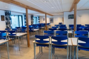 Speisesaal für große Gruppen im dänischen Freizeitheim Trevaeldcentret
