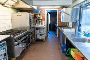 Profi-Küche im dänischen Freizeitheim Trevaeldcentret direkt am See
