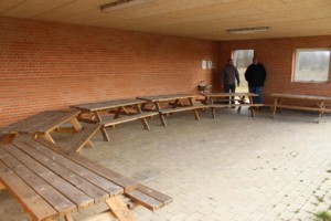 Outdoor Werktstatt für Gruppenaktivitäten im dänischen Jugendlager Trevaeldcentret