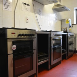 Küche im irischen Hostel Lackan House für Jugendfreizeiten