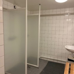 Duschen im schwedischen Haus Ensro