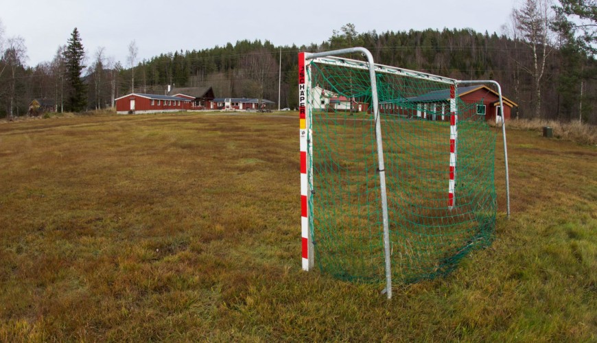 img_8182Vatnar2a2 Fußballplatz vom norwegischen Freizeitheim Vatnar Leirsted für Kinderfreizeiten