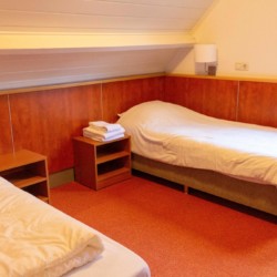Schlafzimmer für behinderte Menschen im Gruppenhaus ImminkOpkamer in den Niederlanden