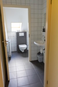 Badezimmer im niederländischen Gruppenhaus Markestee