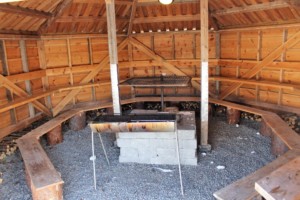 Die Grillhütte kann als Lagerfeuerstelle für das Singen am Lagerfeuer im norwegischen Freizeitheim Omlid genutzt werden.