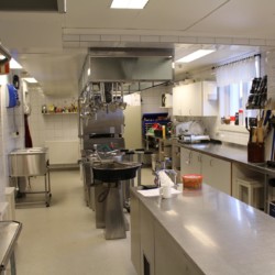 Die Küche des Freizeitheims Sjöglimt in Norwegen.
