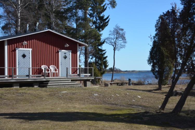 Das Gruppenhaus Ängskär in Schweden liegt direkt am Strand.
