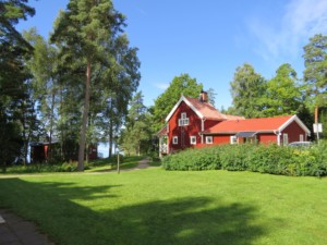 Das Gruppenhaus Bovik Lägergård am See in Schweden.
